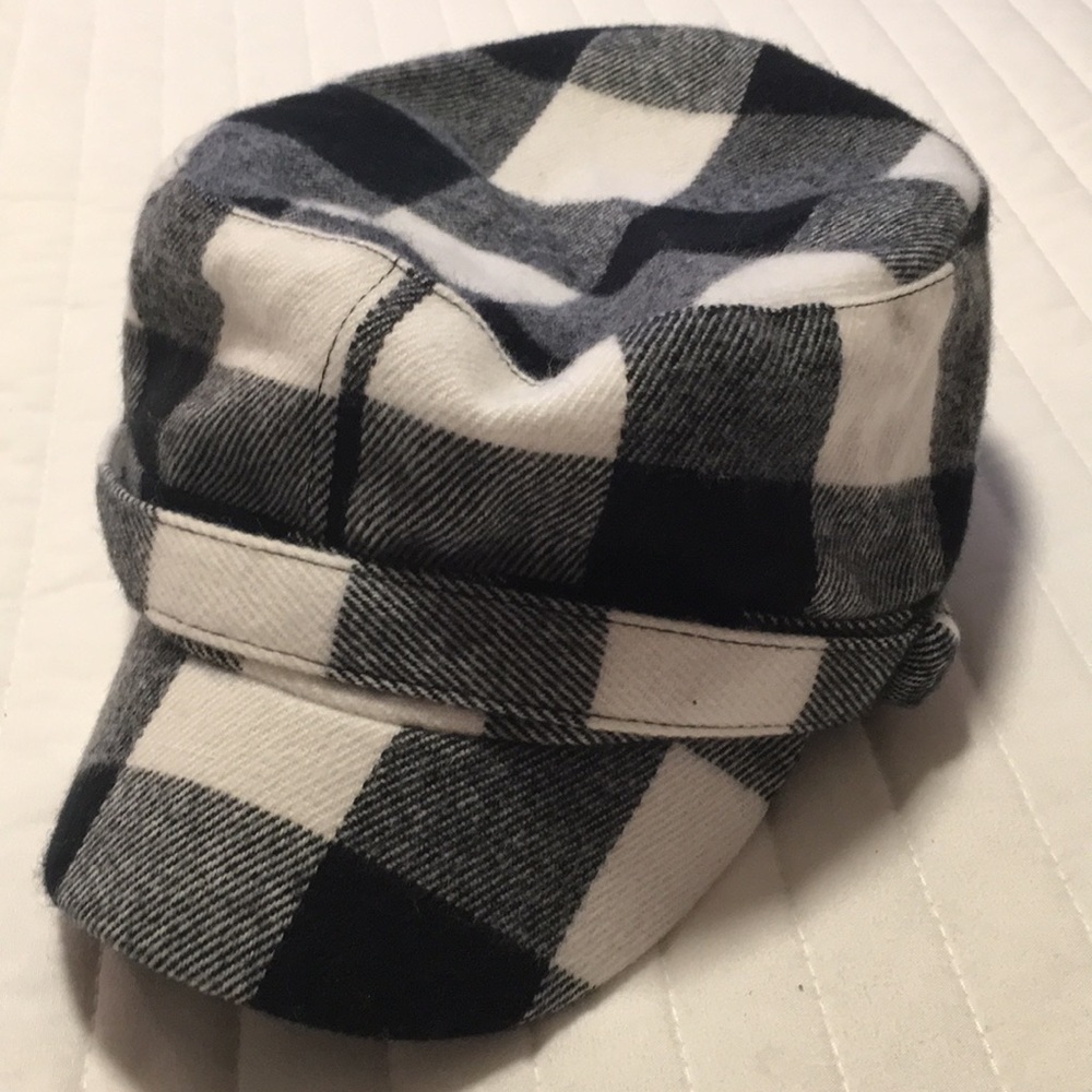 Black and white hat